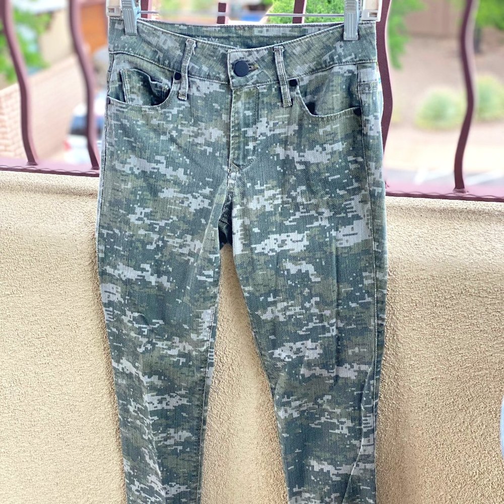 Saks Fifth Avenue Gray Camouflage Jean